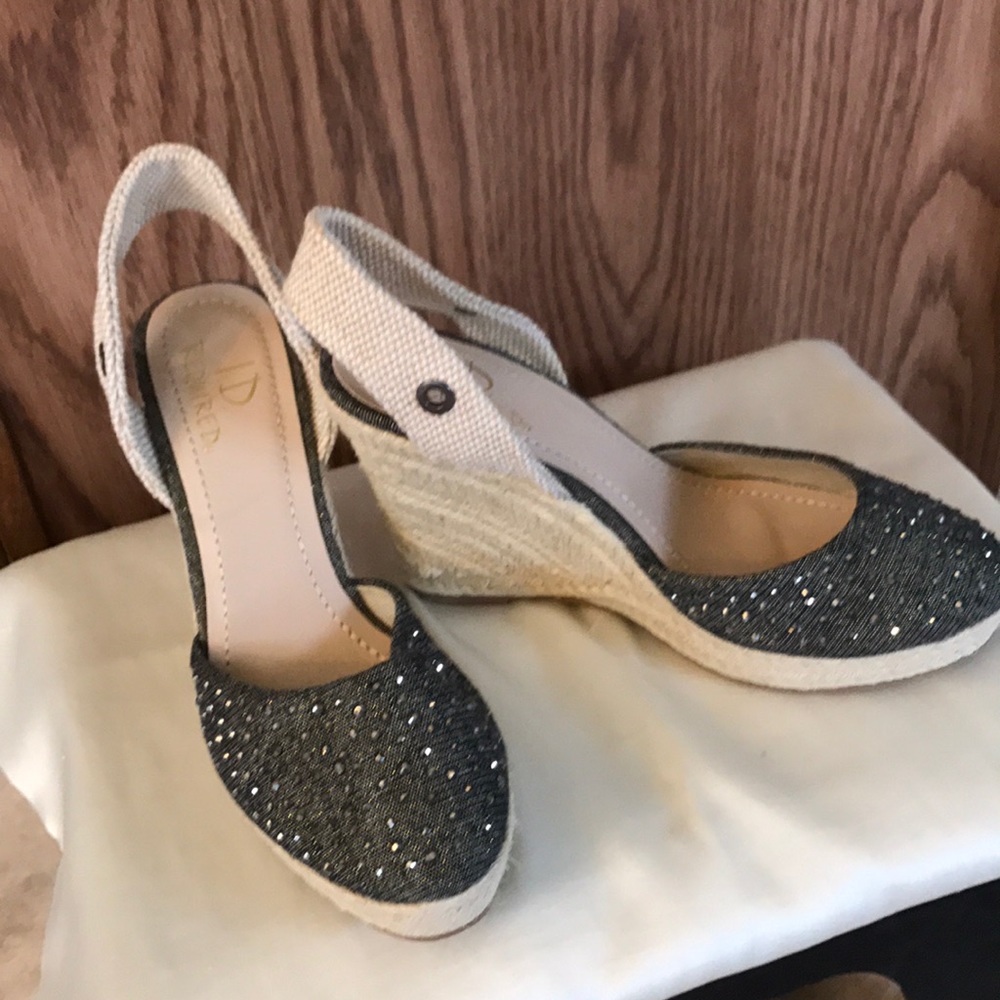 NEW LOWER PRICE NWOT I.D. REQUIRED SANDALS